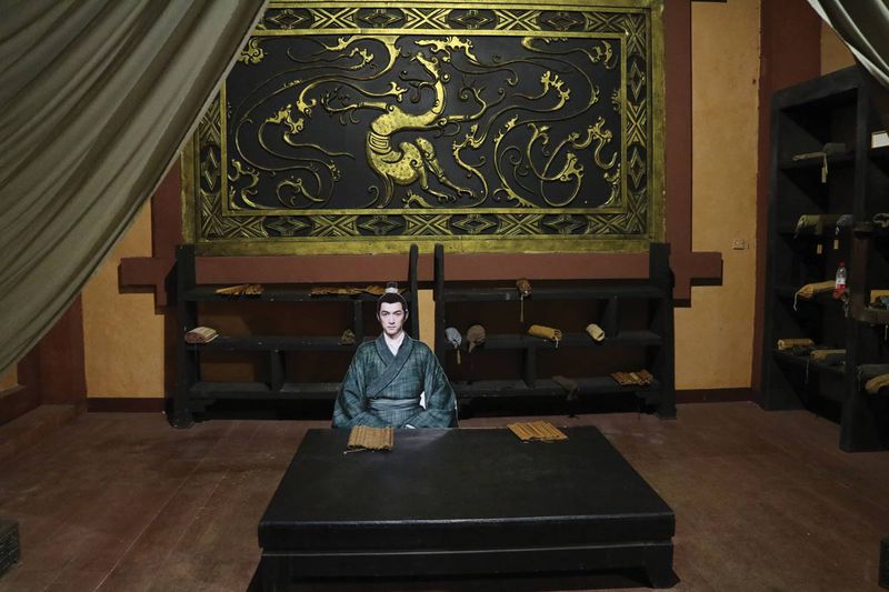 Mei Changsu's living room in the Palace of Emperor Qin