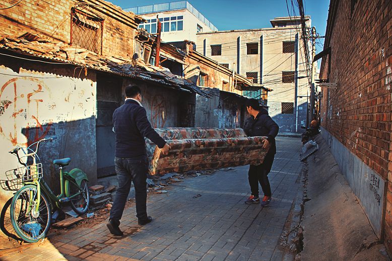 The neighborhood's last holdouts are taking away what they can