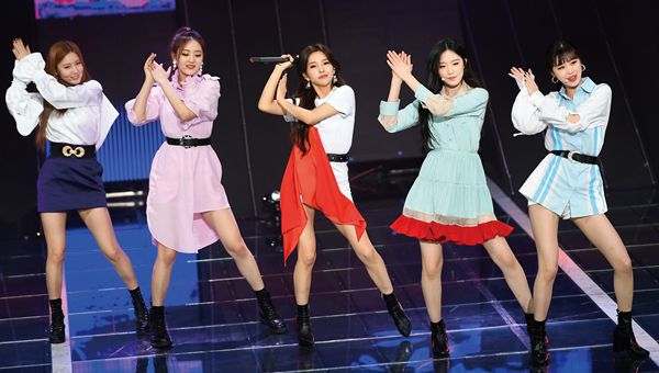 K-pop group (G)I-DLE performing on stage during a concert.