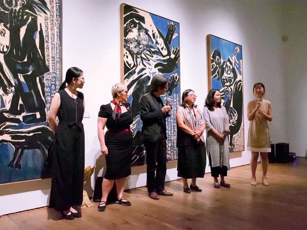 Chinese artists Tao Aimin and Chen Haiyan being introduced at the exhibition's opening.
